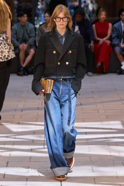 Look 30